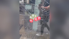 kaputte Scheibe der MediosApotheke