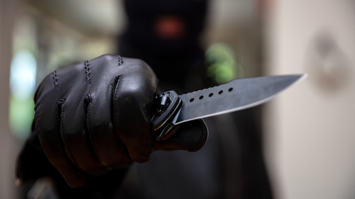 Serientäter: Apothekerin mit Messer bedroht