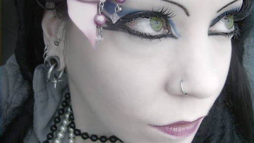 brosche claudia knaus