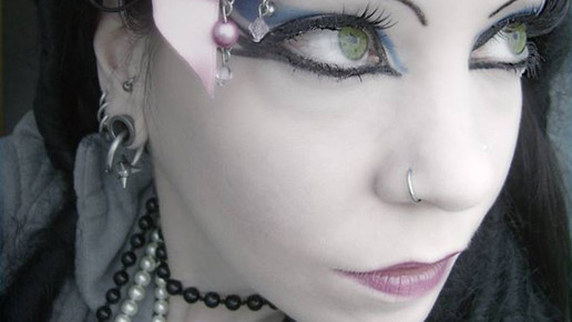 brosche claudia knaus