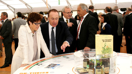 theiss Kramp-Karrenbauer theiss