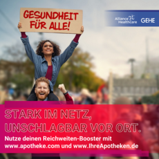 Ein lächelnder Mann trägt eine strahlende Frau auf den Schultern, die ein Schild mit der Aufschrift „Gesundheit für alle“ hochhält. Die Szene erinnert an einen euphorischen Umzug durch eine Großstadt. Daneben: Logo von Alliance Healthcare und GEHE.