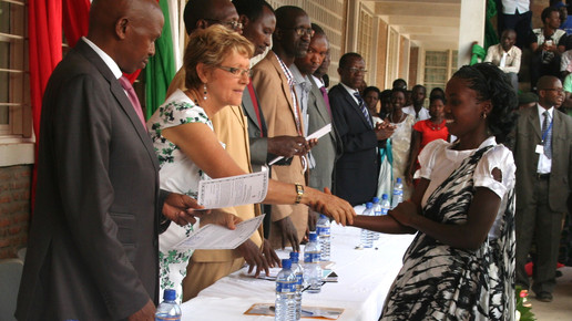 Burundikids PTA-Schueler Diplomvergabe Burundikids