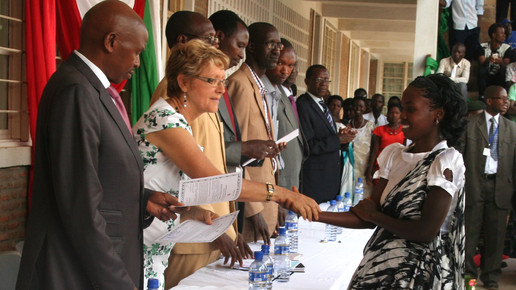 Burundikids PTA-Schueler Diplomvergabe Burundikids