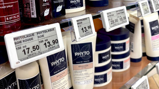 Digitale Preisschilder in der Apotheke.