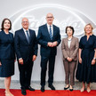 v.l.n.r.: Chris Buttkus (Geschäftsführerin und Standortleiterin des Werks in Oranienburg), Dr. Thomas Wozniewski (Takeda Global Manufacturing & Supply Officer), Dr. Dietmar Woidke (Ministerpräsident des Landes Brandenburg), I. E. Mitsuko Shino (Botschafterin von Japan), Dr. Ingeborg R. Borgheim (Geschäftsführerin Takeda Deutschland)