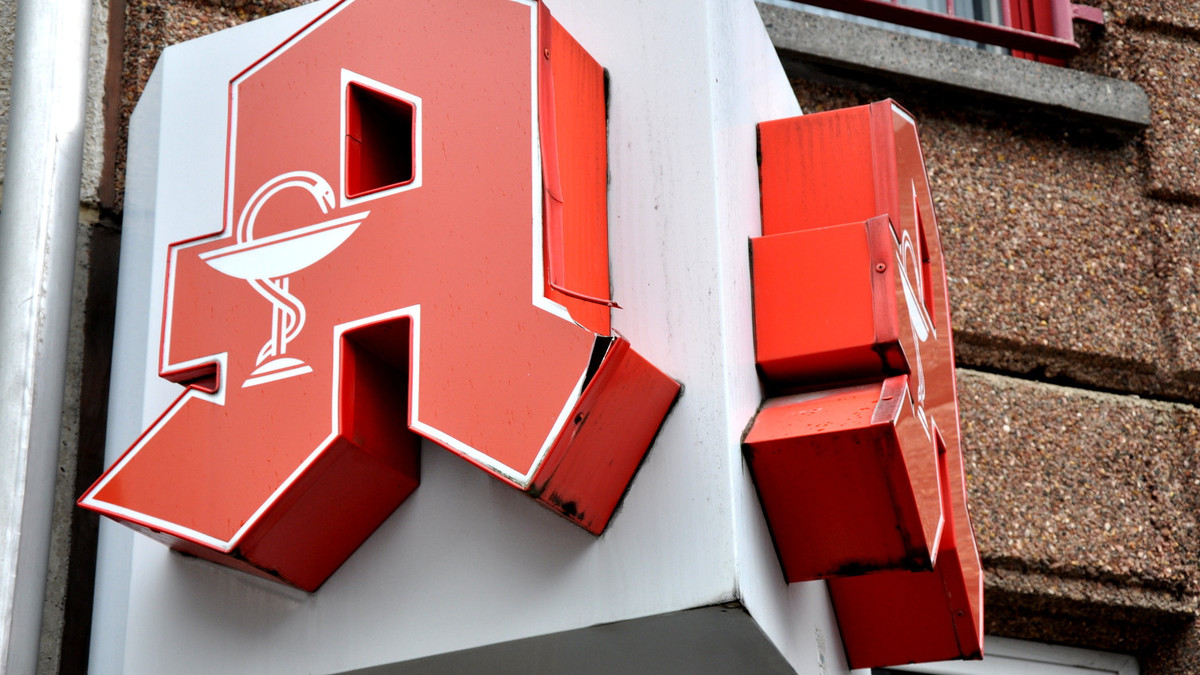 Autounfall-Apotheke-verw-stet-Inhaberin-eingeklemmt