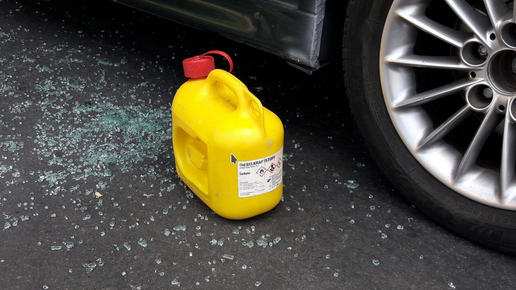 Dominicus-Apotheke Einsatz Kanister Polizei Berlin