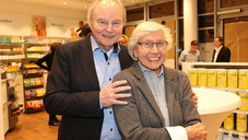 Senioren hinter dem HV-Tisch