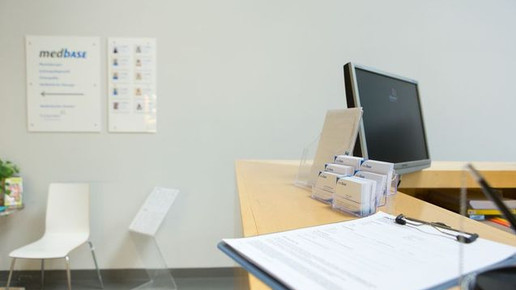 Medbase Greifensee Empfang medbase