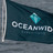 Flagge der Reederei Oceanwide Expeditions an einem Schiff