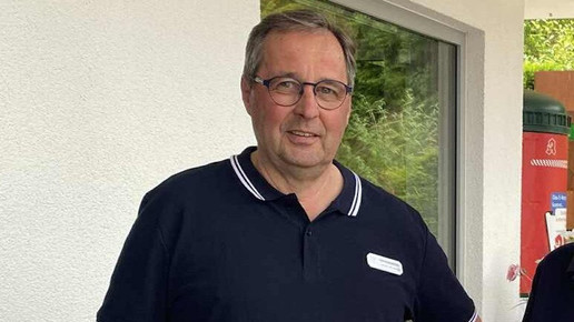 Apotheker Uwe Hansmann im Portrait. Mehr dazu im Artikel.