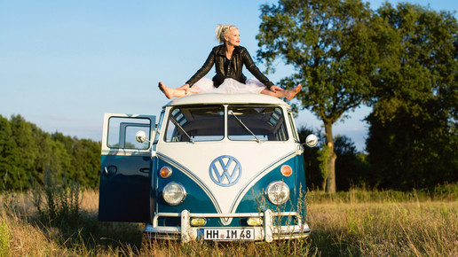 ina mueller sitzt sandraludewig music gmbh