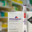 Foto: Stehender Mounjaro-15-mg-Pen, Packung im Hintergrund