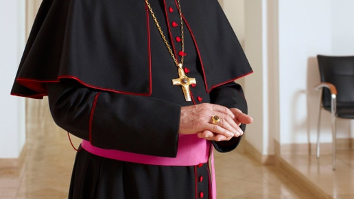 Erzbischof: Regierung überschreitet Grenzen