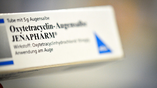 Prednisolon statt Oxytetracyclin: Augensalbe muss zurück