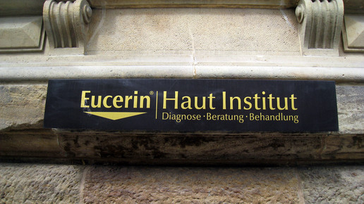 eucerin hautinstitut schild aa