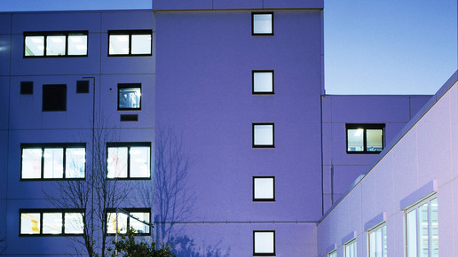 dr-wolff gebaeude nacht drwolff