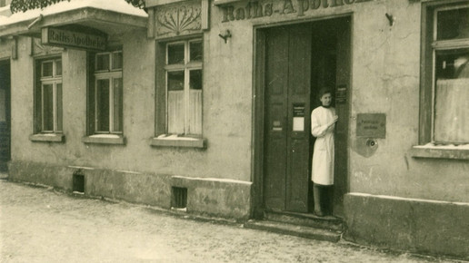historisch 9 Raths-Apotheke