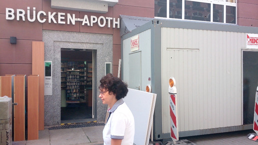 hochwasser container5 brueckenapotheke