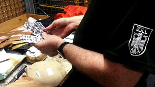 zoll untersuchung interpol