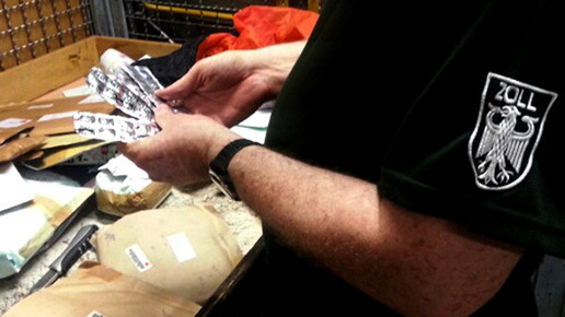 zoll untersuchung interpol