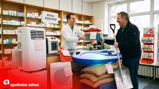 KI-erstelltes und übertriebene Darstellung, dass Apotheken künftig Klimageräte, Schneeschippen usw abgeben