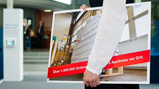 ABDA uebergabeunterschriften11 domma