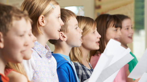 Kinder verbreiten viel weniger Aerosole als Erwachsene