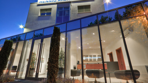 hennig-arzneimittel gebaeude nacht hennig-arzneimittel