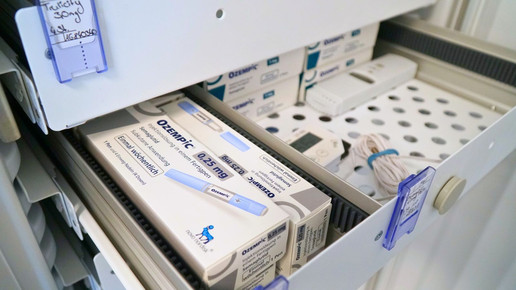 Ozempic-Packungen im Apothekenkühlschrank