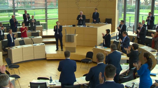 „Helden unserer Zeit“: Standing Ovations für Heilberufler