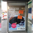 Apotheker überkleben DocMorris-Plakat