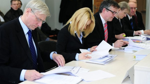 7GNlx5F2vg Q-parteien-nehmen-stellung