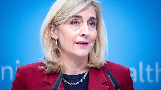 Nina Warken auf der Bühne