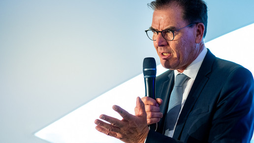 Entwicklungsminister: Internetkonzerne sollten Impfungen finanzieren