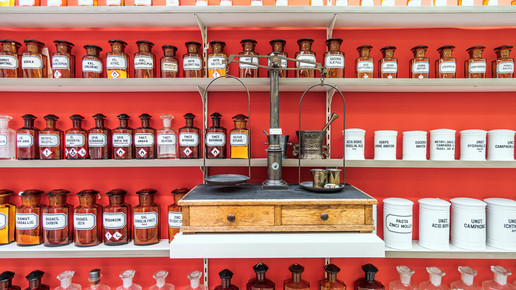 Solitude-Apotheke innen florian gerlach