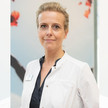 AOK Nordwest droht Apothekerin Apothekerin Tanja Wulf lächelt.