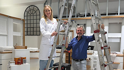 Die Apothekerin Jasmin Ennulath mit Apotheker Jürgen Schäfer. Mehr dazu im Artikel.