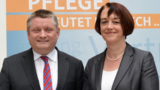 Gröhe lässt Pflege erforschen