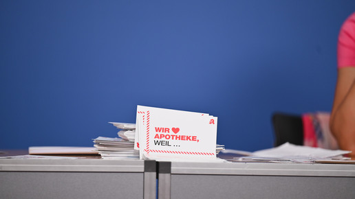 Postkartenaktion: Abda wartet auf Antwort