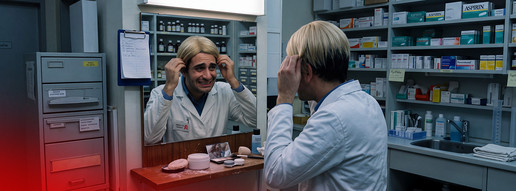 KI-Bild zeigt Apotheker, der sich verkleidet