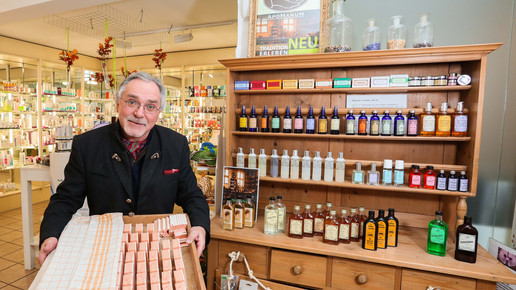 A7 Seifen vor Sortimentsschrank