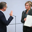 Carsten Linnemann und Julia Klöckner bei der Vereidigung im Bundestag 