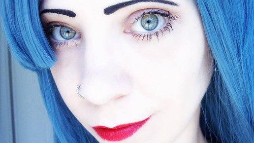 blaue haare claudia knaus