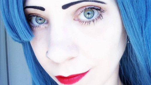 blaue haare claudia knaus