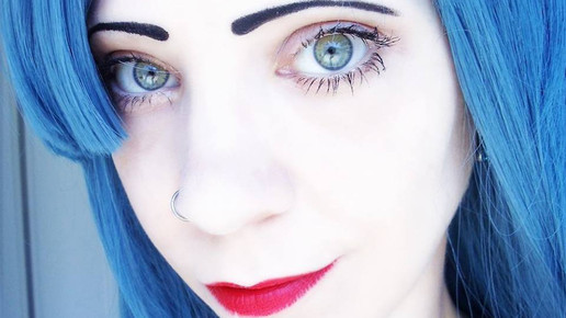 blaue haare claudia knaus