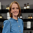 Apothekerin Dr. Eva-Maria Lippke lächelt.