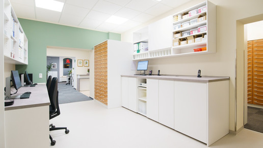 Dekoratives Bild: Zusehen ist das Backoffice einer Apotheke