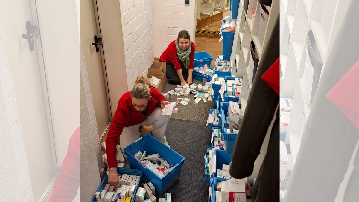 Kommissionierer-defekt-Apotheke-versorgt-seit-Wochen-aus-Kisten